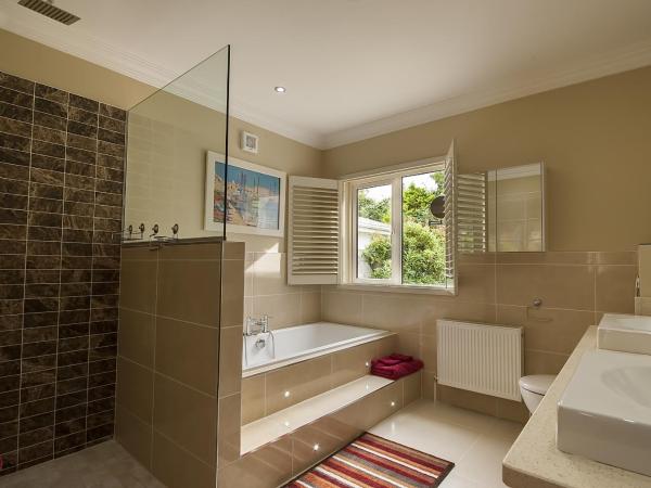 Sea Breeze Lodge B&B Galway : photo 3 de la chambre chambre double supérieure - vue sur jardin