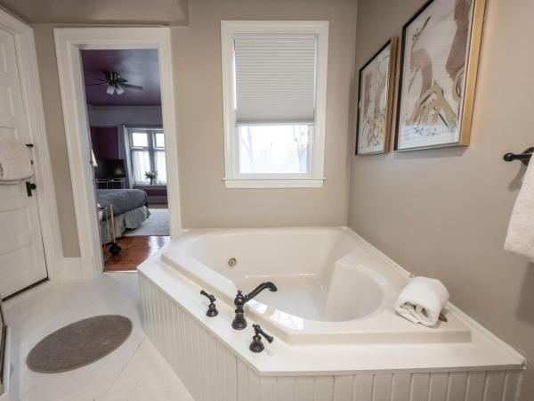 Stone Soup Inn : photo 9 de la chambre luxury queen room (lily)