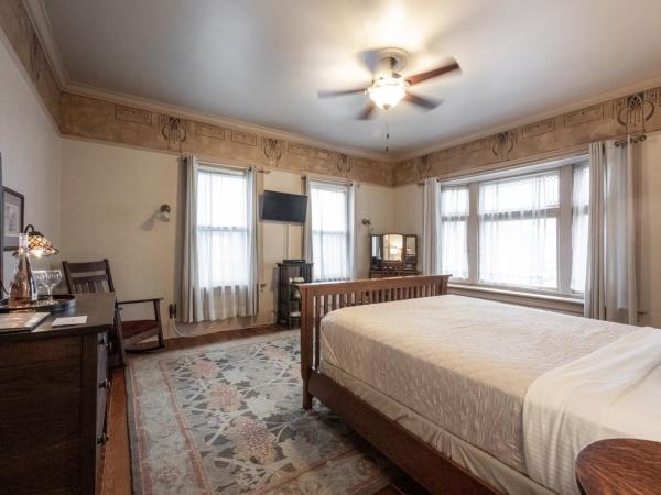 Stone Soup Inn : photo 3 de la chambre queen room (craftsman) with shared bath