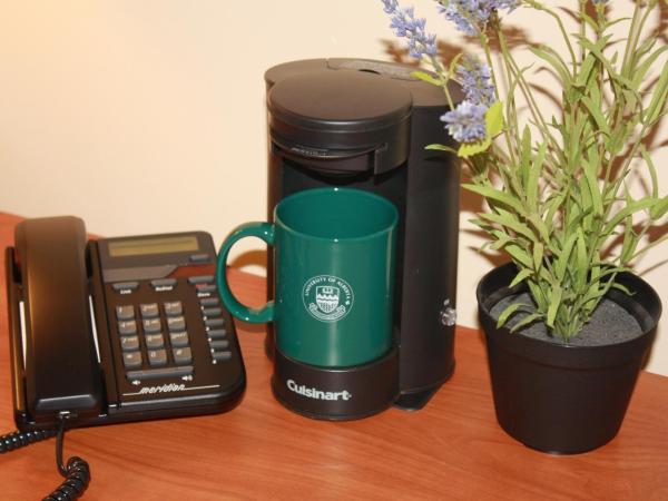 University of Alberta - Hotel : photo 4 de la chambre chambre standard lit queen-size