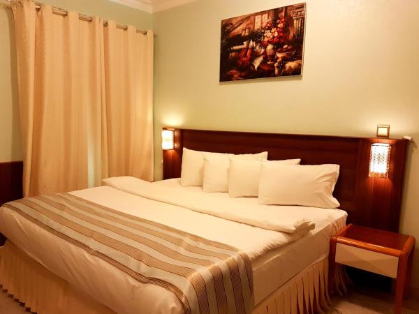 Al Ghubrah Plaza Hotel : photo 4 de la chambre chambre lit king-size deluxe