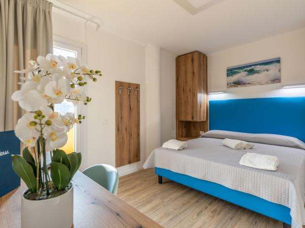 Hotel Mondial : photo 2 de la chambre suite junior - vue sur mer