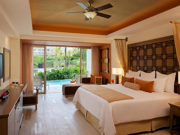 Dreams Vallarta Bay Resorts & Spa - All Inclusive : photo 4 de la chambre suite junior lit king-size privilège club avec accès direct à la piscine