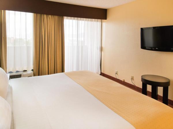 GreenTree Hotel Phoenix West : photo 5 de la chambre suite lit king-size avec baignoire spa - non-fumeurs