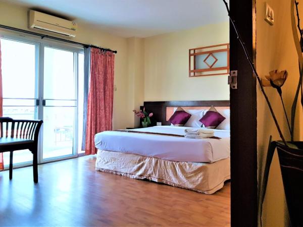 Pangviman Place Resotel SHA Plus : photo 2 de la chambre suite lit king-size