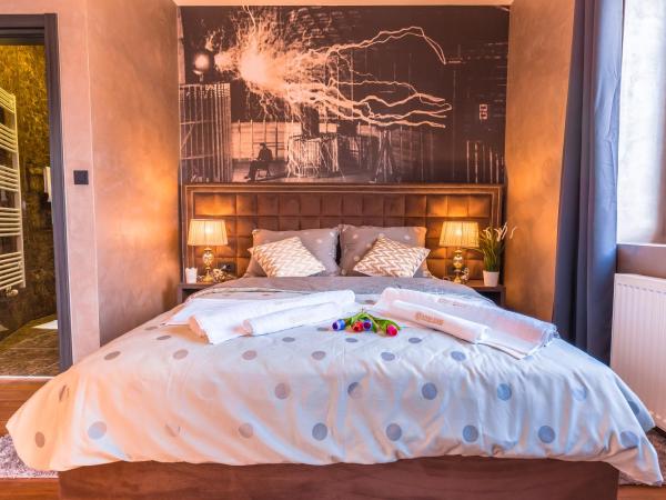 Seven Stories Rooms, 4th Floor, no elevator : photo 8 de la chambre chambre double deluxe avec balcon