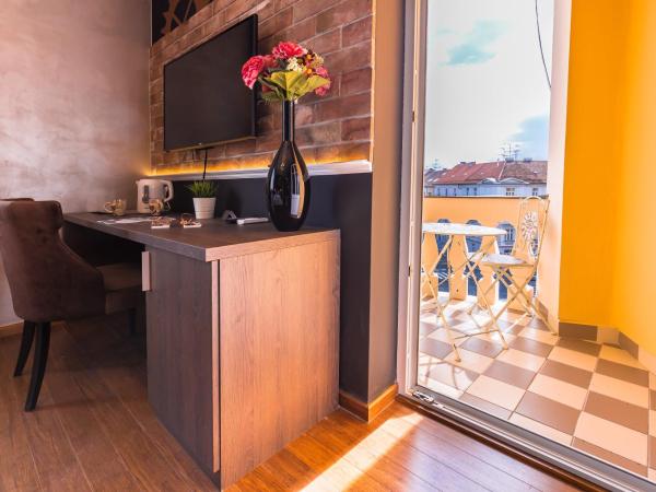 Seven Stories Rooms, 4th Floor, no elevator : photo 5 de la chambre chambre double deluxe avec balcon