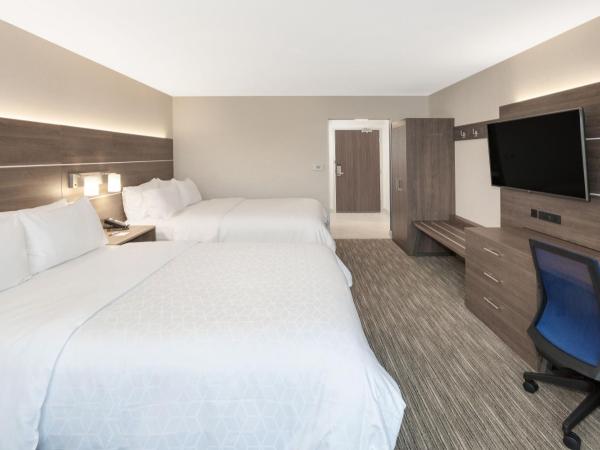 Holiday Inn Express Hotel & Suites Ottawa Airport, an IHG Hotel : photo 3 de la chambre chambre standard avec 2 lits queen-size