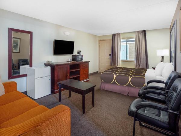 Super 8 by Wyndham Niagara Falls by the Falls : photo 2 de la chambre suite familiale 2 chambres avec 2 lits queen-size - non-fumeurs