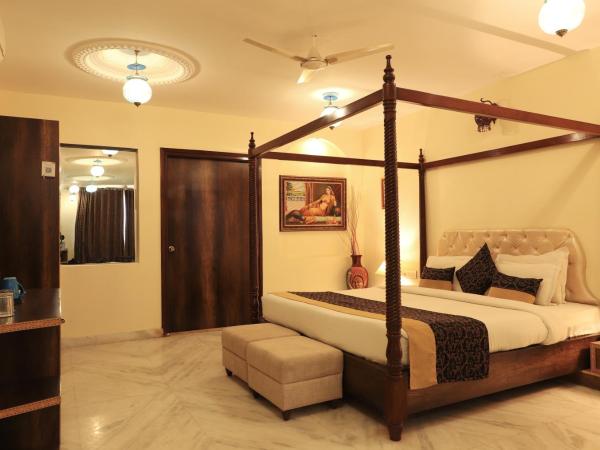 Regenta Central Mewargarh, Near Biological park : photo 2 de la chambre suite de luxe avec bassin profond