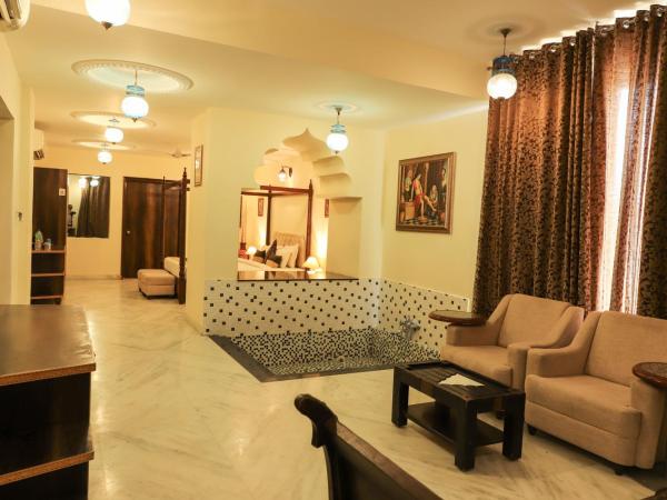 Regenta Central Mewargarh, Near Biological park : photo 1 de la chambre suite de luxe avec bassin profond