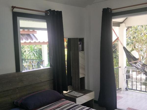 Lanta Fa Rung Beach Resort : photo 10 de la chambre bungalow deluxe avec climatisation - vue sur jardin