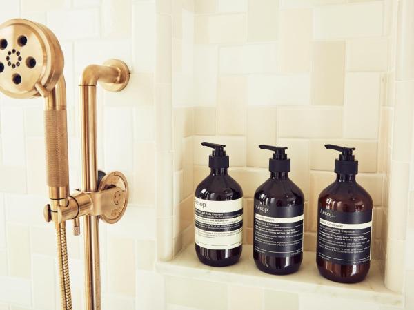 Venice V Hotel : photo 5 de la chambre chambre double ou lits jumeaux - vue partielle sur mer