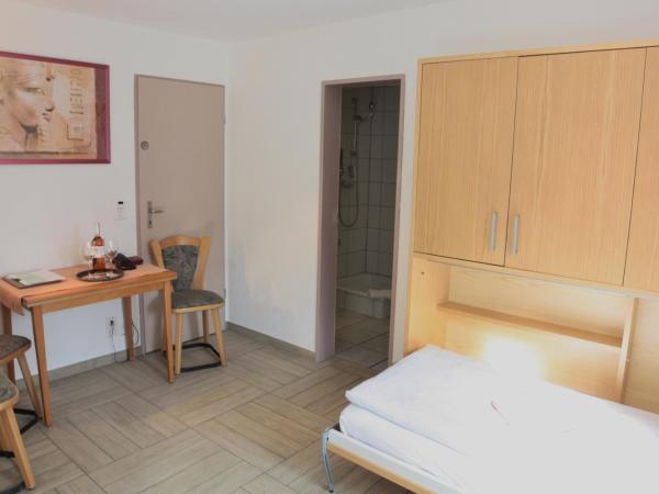 Hotel Paradis-Leukerbad-Therme : photo 5 de la chambre chambre triple