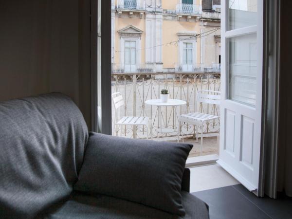 Nostos rooms & Apartments : photo 10 de la chambre chambre double supérieure avec balcon