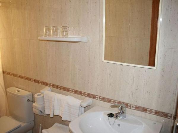 Hostal Mary -Adults Only 18 and up : photo 2 de la chambre chambre triple