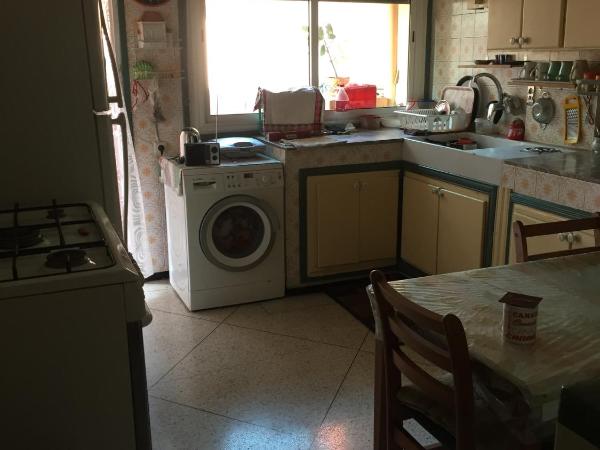 Property located in a quiet area near the train station : photo 9 de la chambre chambre triple