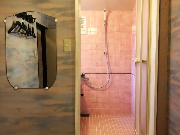 Hostel Yume-Nomad Kobe : photo 3 de la chambre chambre double avec douche privative