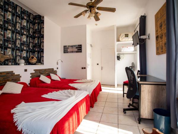 Hôtel Les Orangers : photo 3 de la chambre chambre quadruple avec climatisation