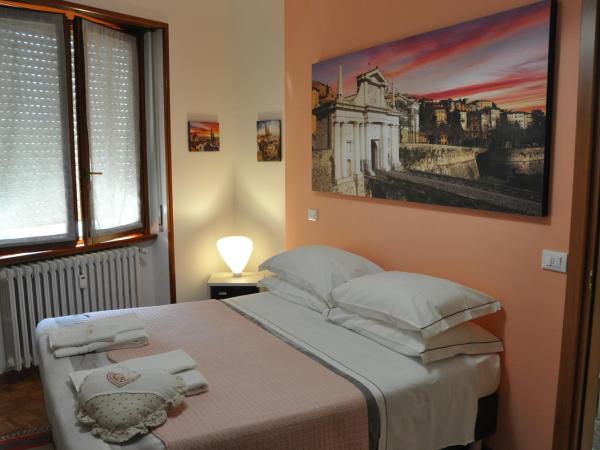 CityWalls Guest House Bergamo : photo 8 de la chambre chambre double avec salle de bains privative
