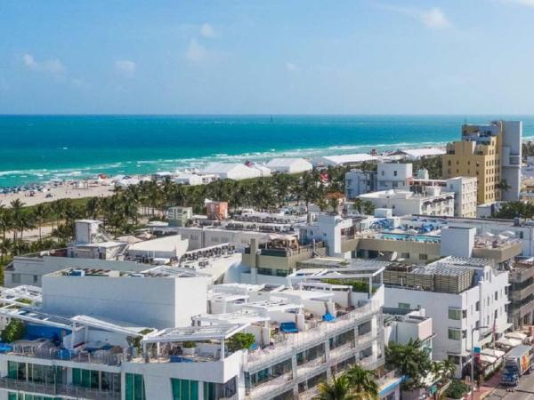 SBV Luxury Ocean Hotel Suites : photo 2 de la chambre suite avec balcon - vue sur piscine