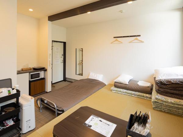 Hotel Tohko HakataGion : photo 1 de la chambre japanese-style quadruple room - no cleaning for consecutive night stays