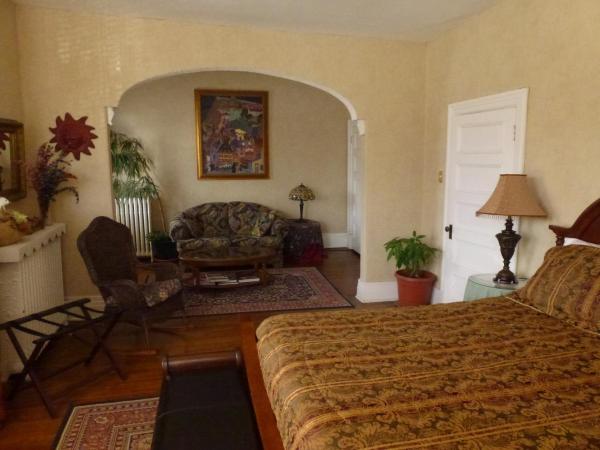 Auberge King Edward Bed and Breakfast : photo 2 de la chambre chambre lit queen-size - vue sur jardin