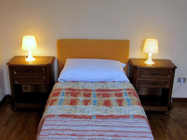 Star Hostel San Siro Fiera : photo 8 de la chambre chambre simple avec salle de bains extérieure privative