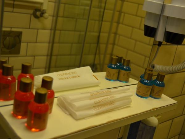 Benan Apartment : photo 5 de la chambre chambre triple avec salle de bains privative