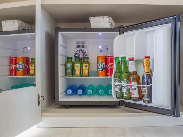 Villa Mary : photo 5 de la chambre chambre double - vue sur piscine