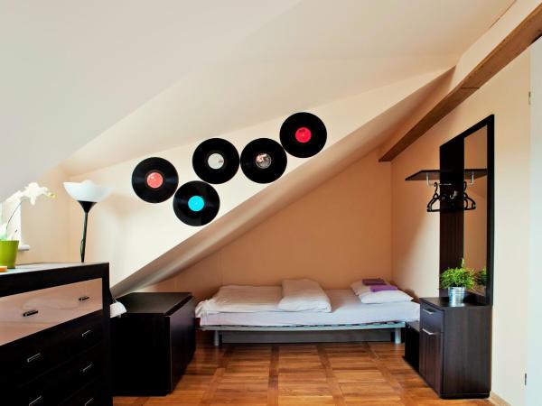 Hostel Bailando Wroclawska 25 : photo 2 de la chambre chambre quadruple