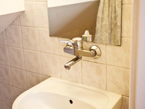 Hostel Bailando Wroclawska 25 : photo 4 de la chambre chambre familiale avec salle de bains