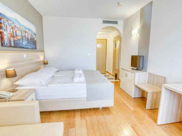 Hotel Villa MiraMar : photo 3 de la chambre chambre triple supérieure