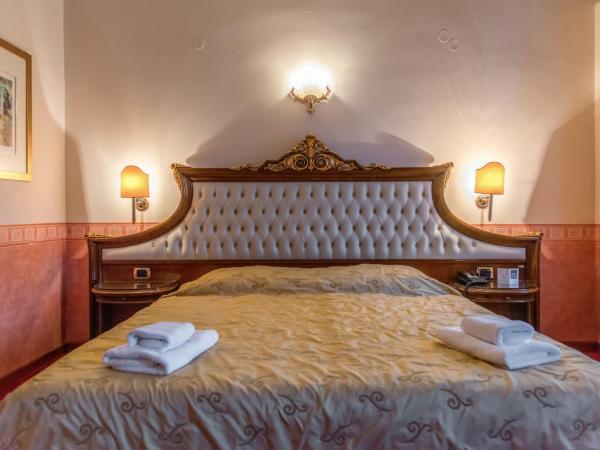 Alexios Luxury Hotel : photo 9 de la chambre chambre double ou lits jumeaux
