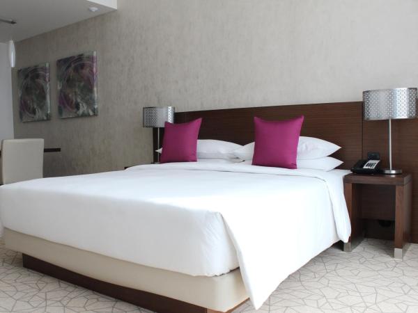 Hyatt Place Dubai Al Rigga Residences : photo 4 de la chambre ce studio comprend une cuisine.