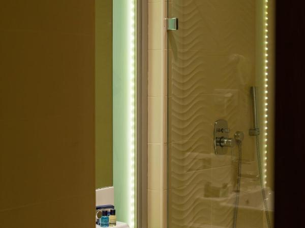 Golf Royal Hotel : photo 2 de la chambre chambre triple supérieure