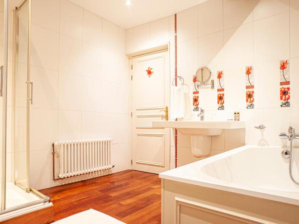 Les Cordeliers : photo 3 de la chambre chambre lit king-size deluxe