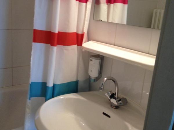 Domo Hotel Mondial : photo 6 de la chambre chambre quadruple