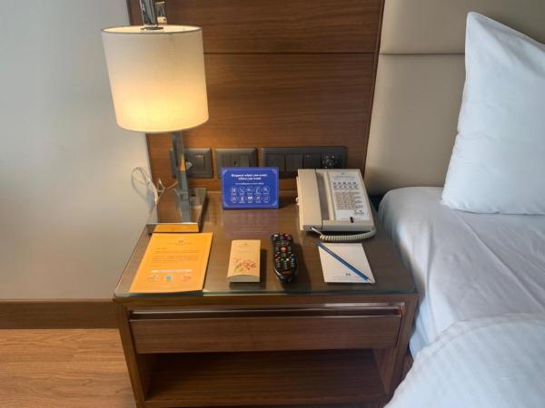 Jaypee Vasant Continental : photo 8 de la chambre executive double room with complimentary one way airport transfer, with 10% discount on food and soft beverages (not on in room dining )