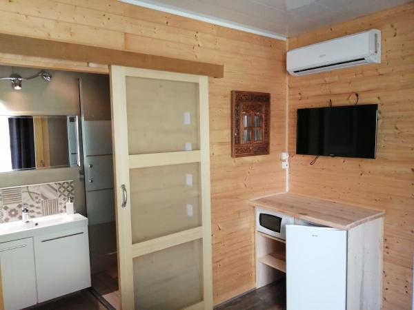 La Villa Saint André - Argeles sur mer : photo 3 de la chambre chambre double avec salle de bains privative