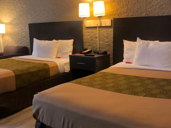 Econo Lodge Metro : photo 5 de la chambre chambre double familiale