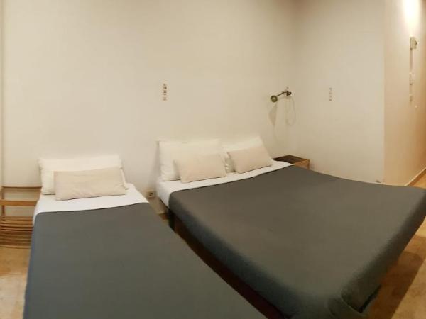 Barcelona Rooms 294 : photo 8 de la chambre chambre familiale avec salle de bains privative et balcon