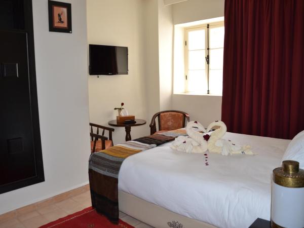 Hotel Riad Ben Atar : photo 7 de la chambre chambre double de luxe avec vue sur la mer