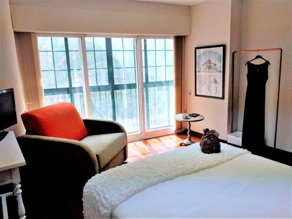 COLLECTION CITY - Bed & Breakfast, Alicante Center I Cocina & Amplia Terraza - Jardín : photo 2 de la chambre chambre triple avec salle de bains privative séparée