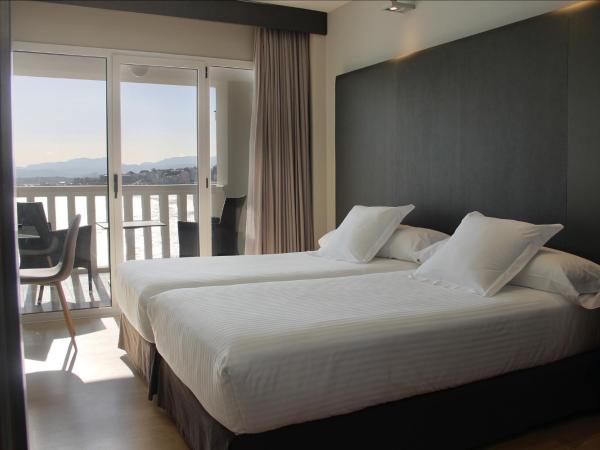 Hotel Chiqui : photo 3 de la chambre chambre lits jumeaux avec terrasse - vue sur mer