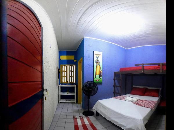 Hostel Cores do Pelô : photo 1 de la chambre budget triple room with fun