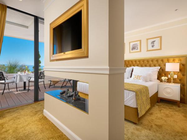 Hotel Villa Harmony : photo 6 de la chambre suite deluxe en front de mer avec jacuzzi extérieur