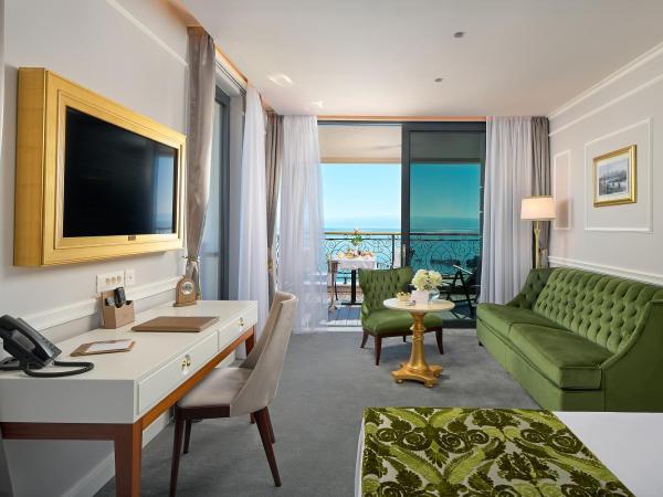 Hotel Villa Harmony : photo 3 de la chambre hébergement lit king-size supérieur en front de mer
