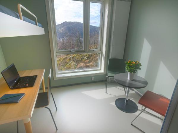Bergen Hostel Montana : photo 3 de la chambre chambre triple avec salle de bains privative