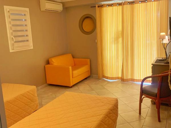 Hôtel Beau Soleil : photo 3 de la chambre chambre familiale - rez-de-chaussée